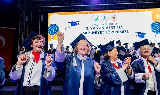 Balçova’da Mezuniyet Coşkusu: 3. Yaş Üniversitesi’nde Kepeler Umuda Atıldı