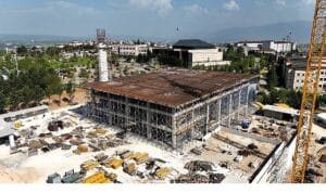 KOÜ Umuttepe Cami ve Otoparkı hızla yükseliyor