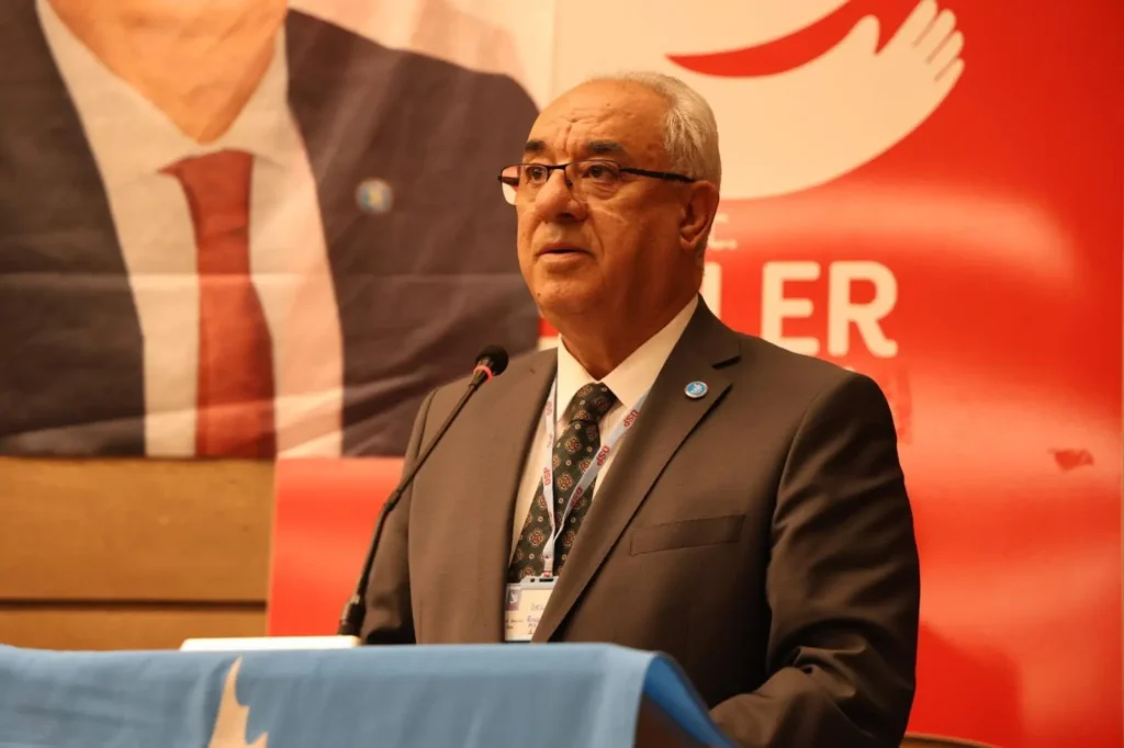 DSP Lideri Aksakal’dan Gündeme Bomba Gibi Düşen İddia: “Özgür Özel ve Ekibi DSP’ye Katılmak İstedi”