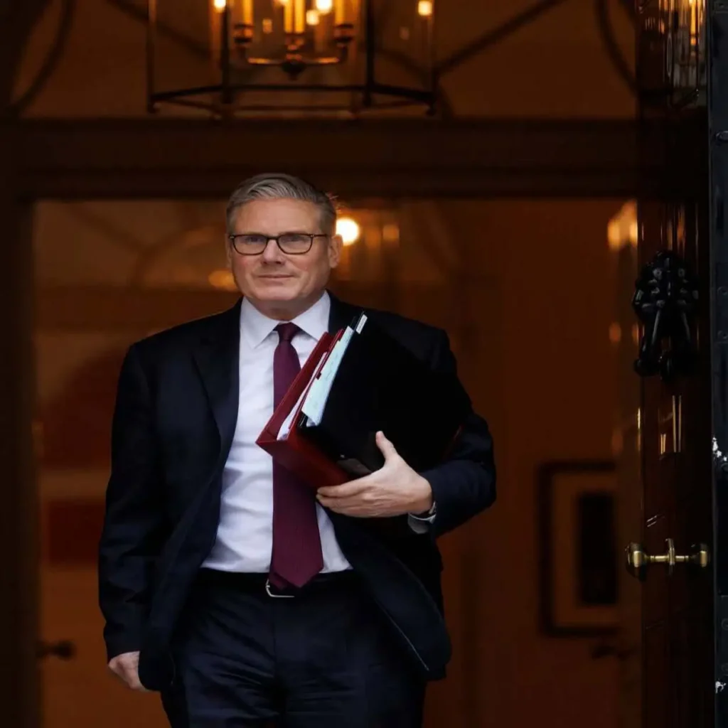 İngiltere Başbakanı Keir Starmer İstifa Etti