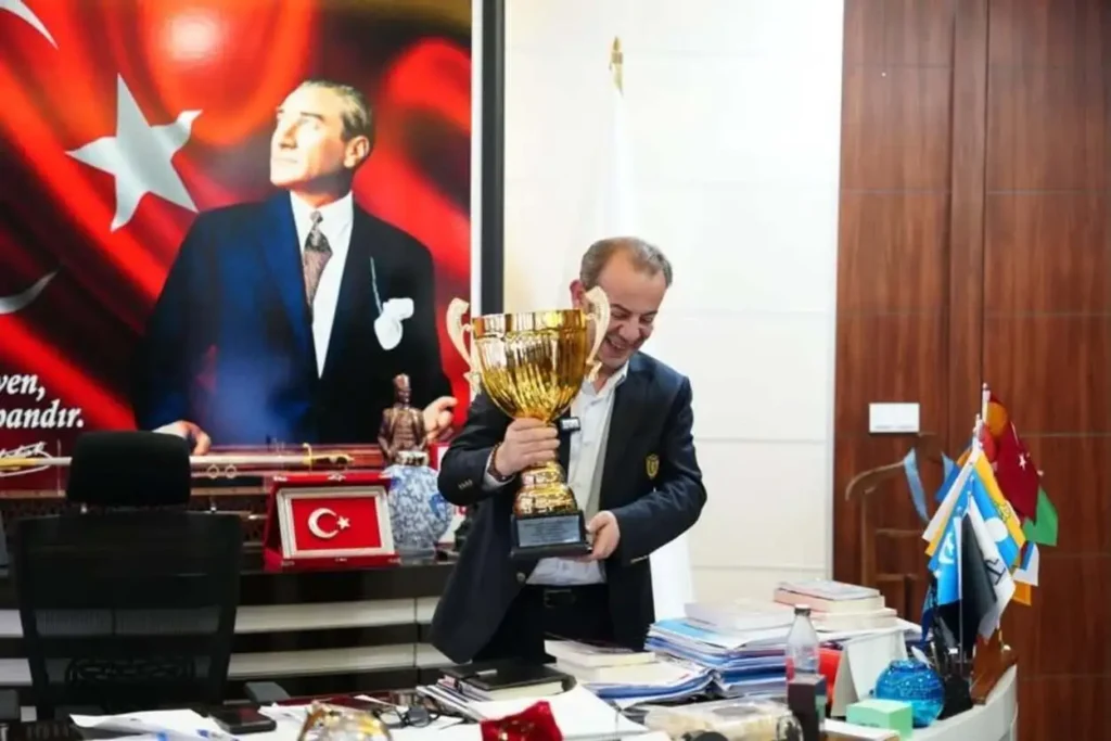 Mahkemeden Tanju Özcan Hakkında Yeni Karar: Bir Soruşturmada Tahliye Diğer Dosyada Tutukluluk Devam Ediyor
