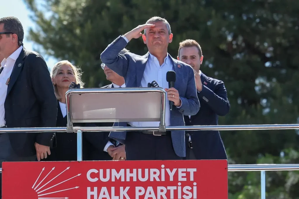 Özgür Özel’den Önemli Açıklama: “Her İhtimale Karşı Hazırda Bekleyen Parti Olacak”