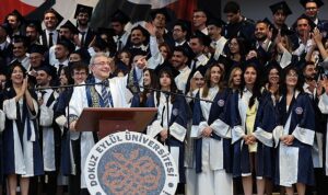 DEÜ Tıp Fakültesi’nde 48. Dönem Mezuniyet Coşkusu Yaşandı