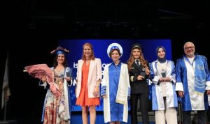 Okan’da mezuniyet sevinci