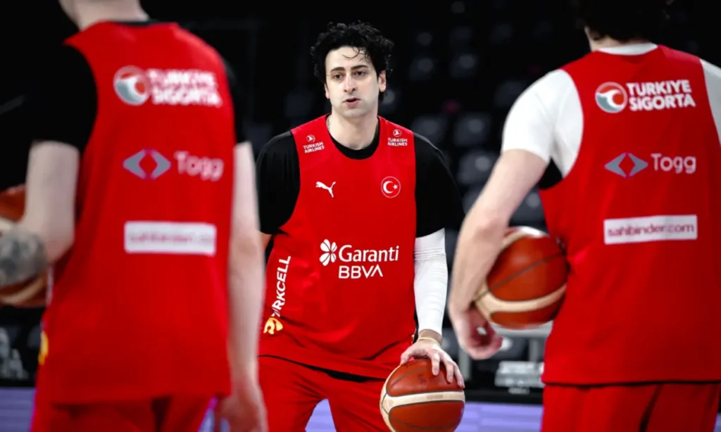 12 Dev Adam’dan farklı galibiyet! İsviçre’yi 95-72 mağlup etti