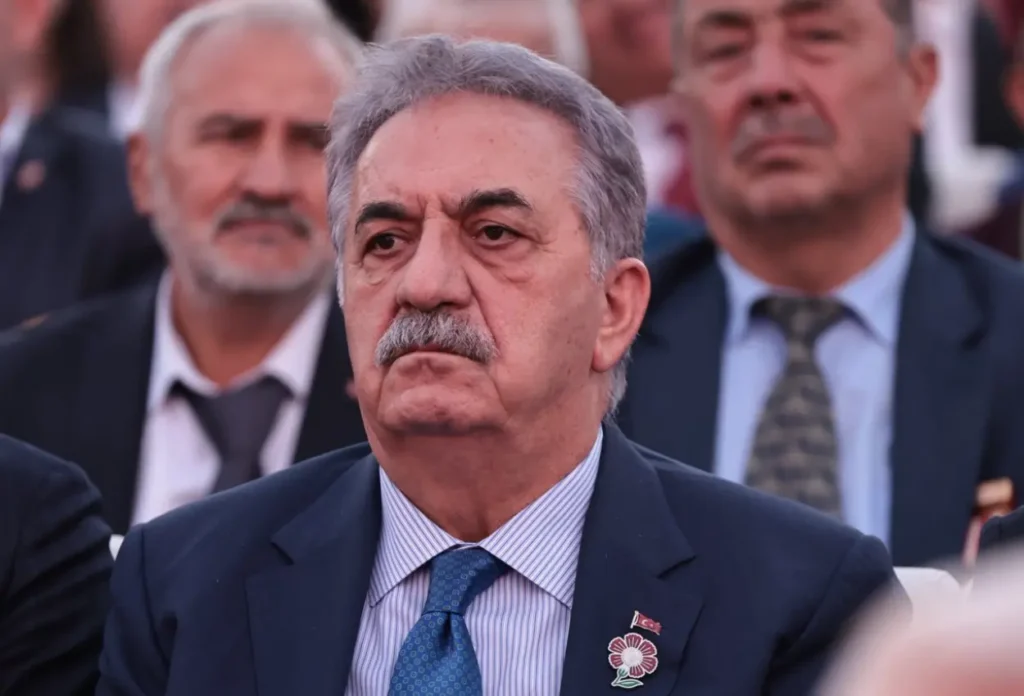 AK Partili Hayati Yazıcı duyurdu: Uzlaşı sağlanırsa yeni anayasa referanduma gidecek