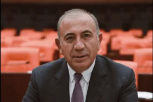 Gürsel Tekin’den CHP’de Flaş Karar! 7 İlçe Başkanı Görevden Alındı Dikkat Çeken Mesaj Paylaştı