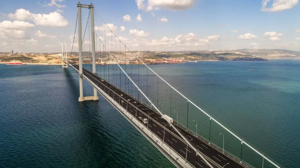 Karayolları Duyurdu: Köprü ve Otoyol Geçiş Ücretlerine Zam! Yeni Tarife Yürürlüğe Girdi