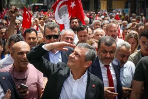 Özgür Özel’in Financial Times Yazısı Siyaseti Karıştırdı