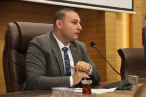 AK Parti’ye Yeni Belediye Başkanı Transferi mi Geliyor? Gözler Erdoğan’ın Vereceği Kararda