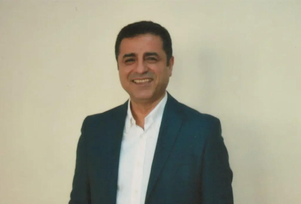 Demirtaş İçin Eylül İddiası: Çerçeve Yasa Sonrası Gözler Tahliye Tartışmasına Çevrildi