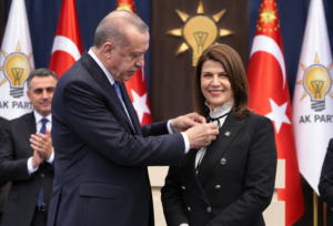 Foça’da Siyasi Dengeleri Değiştiren Geçiş: Saniye Bora Fıçı AK Parti’de
